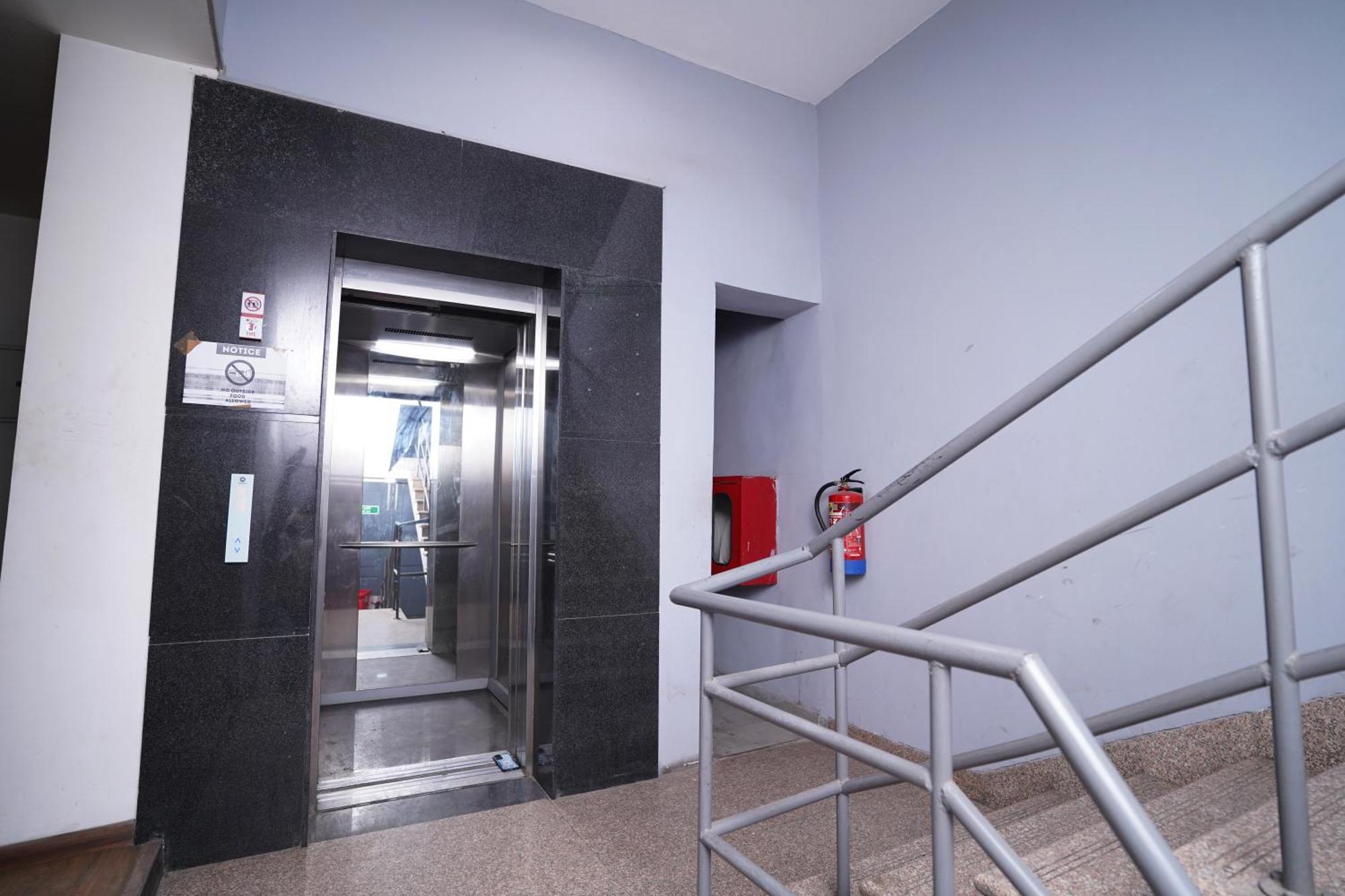 Hotel Mira Residency- Outer Ring Road, Paschim Vihar Delhi  Exterior foto