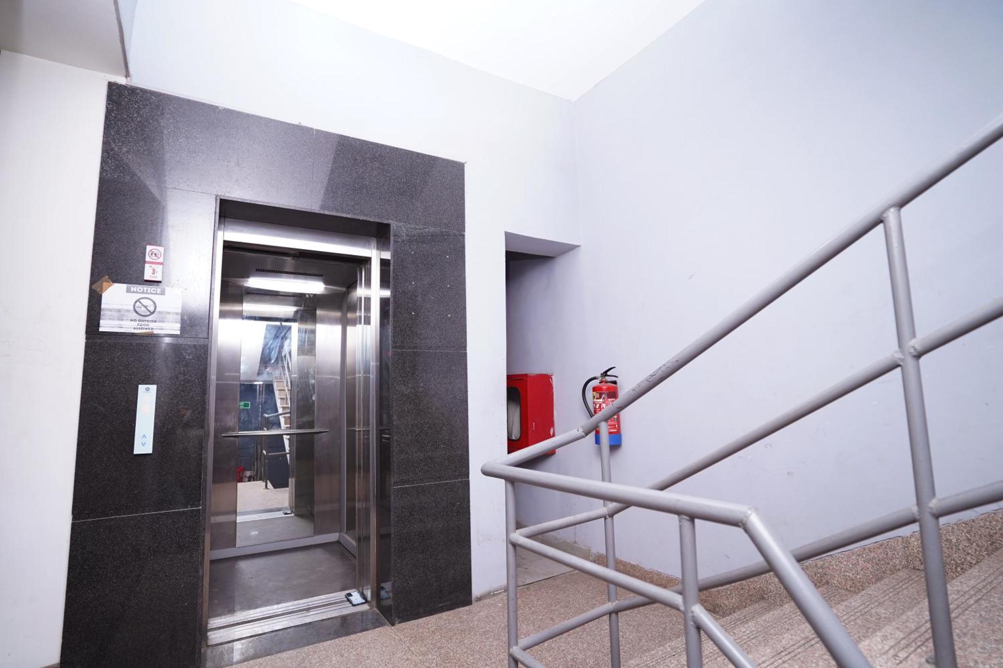 Hotel Mira Residency- Outer Ring Road, Paschim Vihar Delhi  Exterior foto