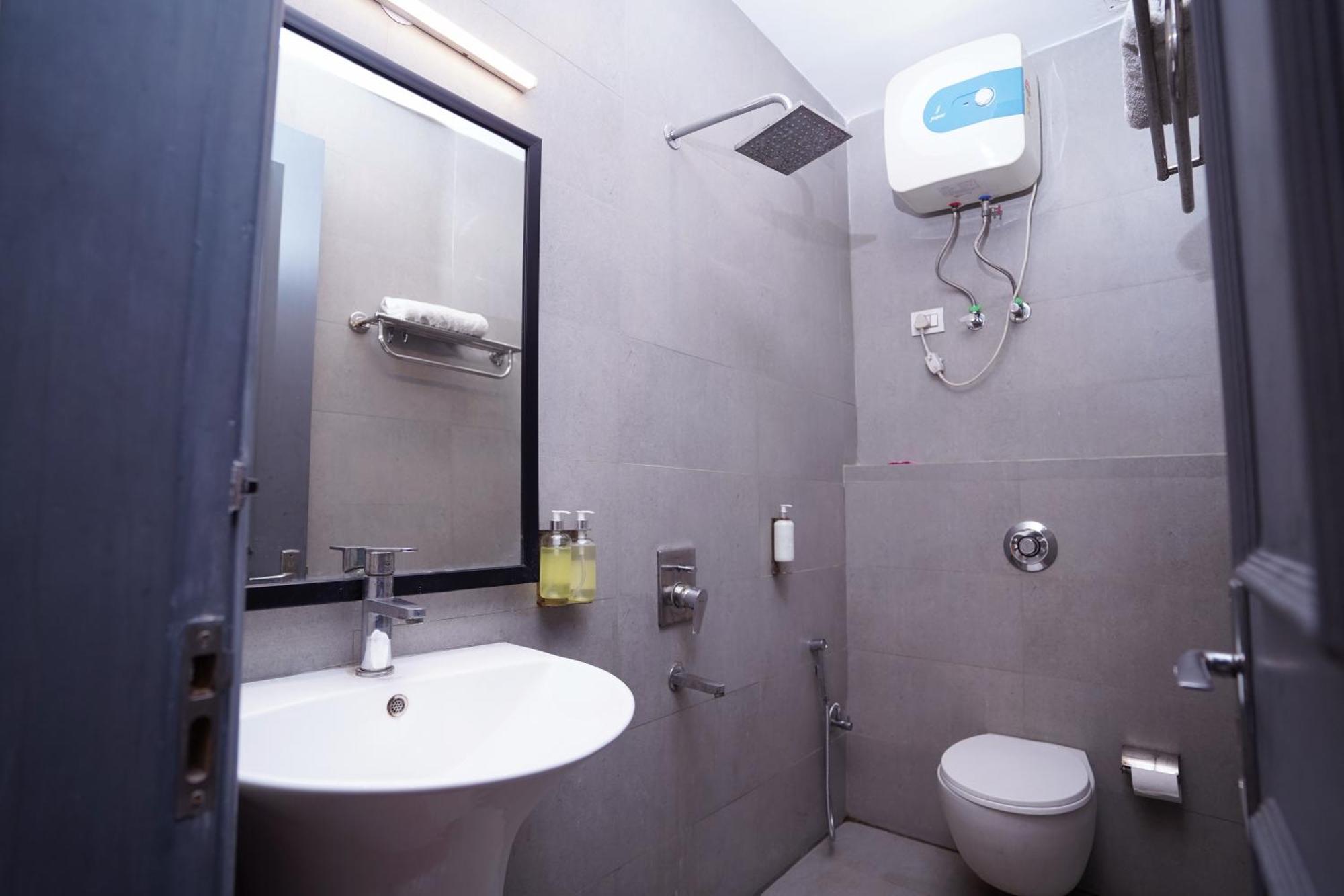 Hotel Mira Residency- Outer Ring Road, Paschim Vihar Delhi  Exterior foto
